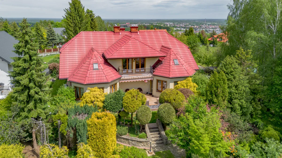 Wyjątkowy bliźniak z bajkowym ogrodem obok Brzeska!